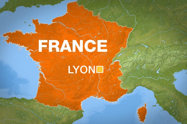 Греческий православный священник ранен в результате стрельбы во Франции, нападавший скрылся