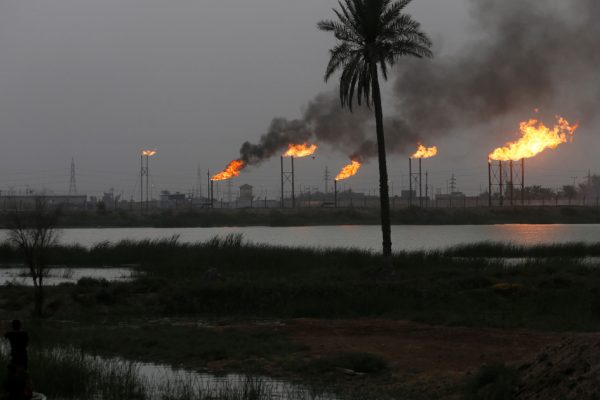 Ракетный удар вызвал пожар на нефтеперерабатывающем заводе на севере Ирака