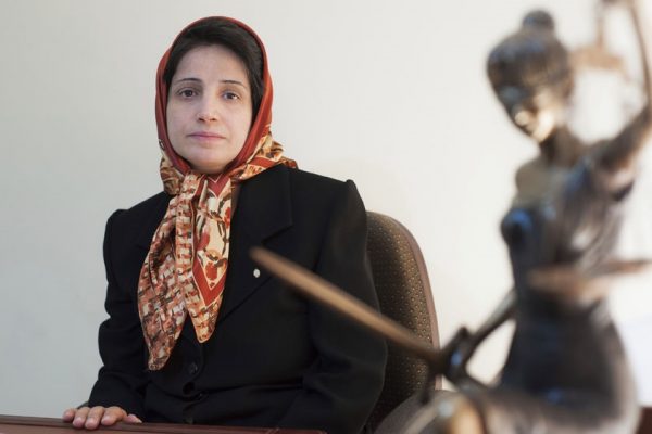 Иран: заключенный в тюрьму адвокат Насрин Сотудех временно освобожден