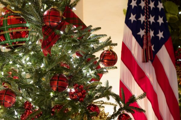Представлены последние рождественские украшения Белого дома Трампов