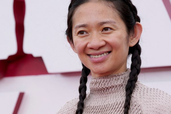 Чжао вошел в историю, получив премию "Оскар" за лучший режиссер, фильм
