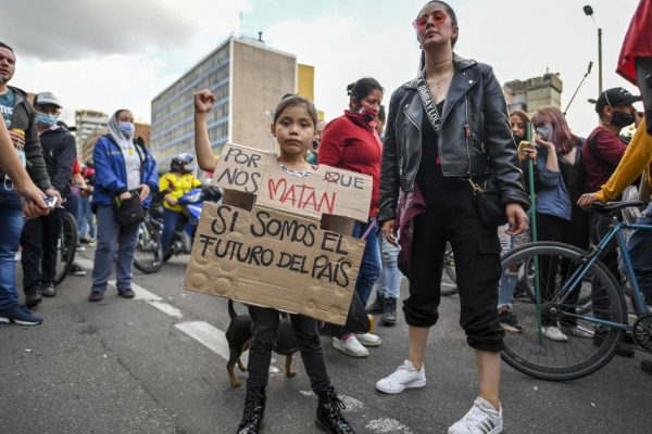 Колумбийский Дуке пытается успокоить протесты на фоне разгорающихся недовольств