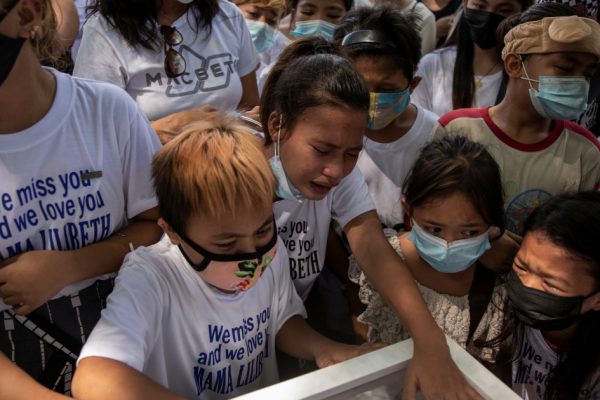 Филиппинская полиция будет носить камеры для тела после очередной смертельной стрельбы