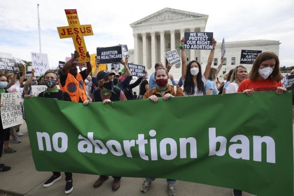 Судья США заблокировал соблюдение почти полного запрета на аборты в Техасе