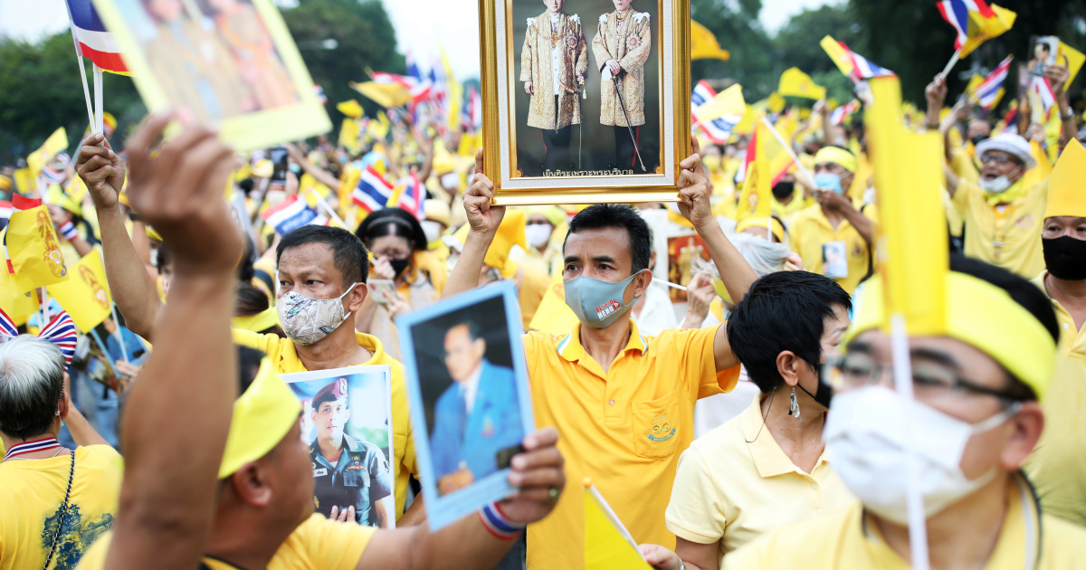 Роялисты Таиланда поддерживают короля