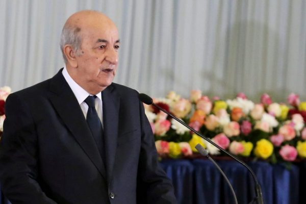 Президент Алжира прекратил лечение COVID-19, чтобы пройти обследование