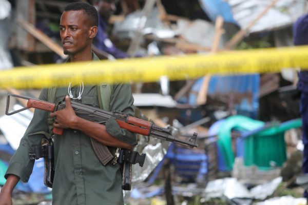 Террорист-смертник убил нескольких человек в кафе-мороженом Могадишо