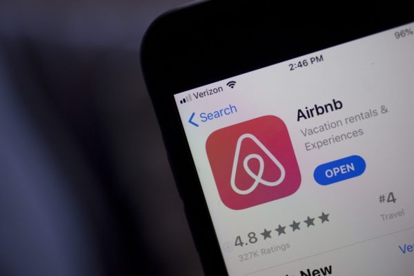 Путешествие по всему миру: IPO Airbnb побило рекорды 2020 года