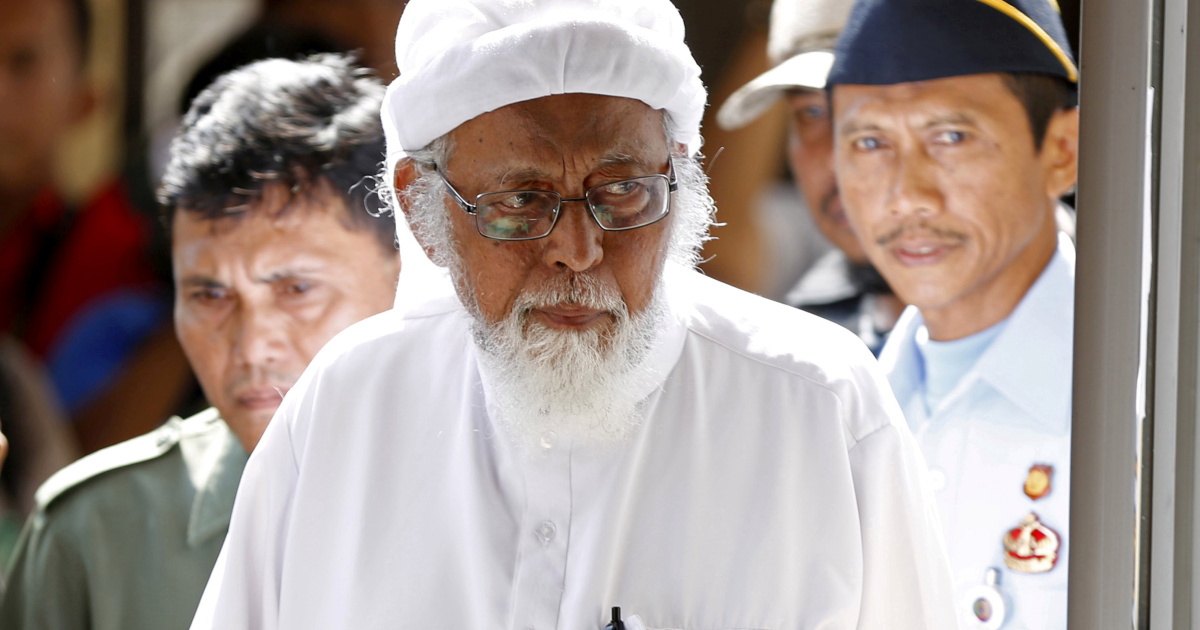 Абу Бакар Башир, связанный с бомбардировками на Бали, освобожден в Индонезии