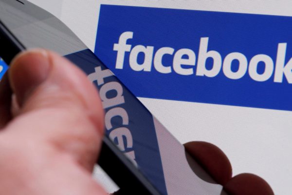 В Австралии принят закон, обязывающий Facebook и Google платить за новости