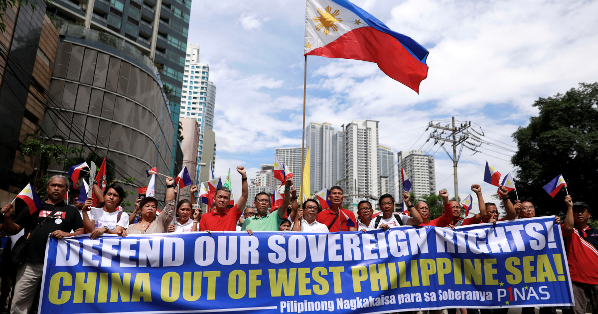 Филиппины говорит 220 китайских судов пятнистый на спорном рифа