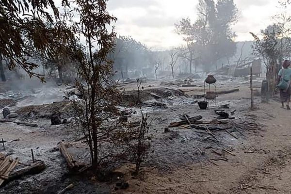 Силы безопасности Мьянмы обвинили в поджоге деревни в Магуэе