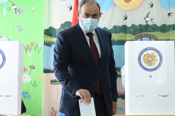 Армения: Никол Пашинян одержал победу по результатам досрочных опросов