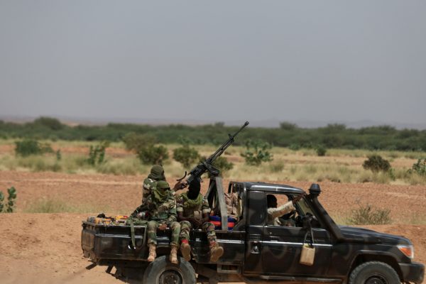 Боевики на мотоциклах совершили налет на деревню Нигер, убили 14 человек.