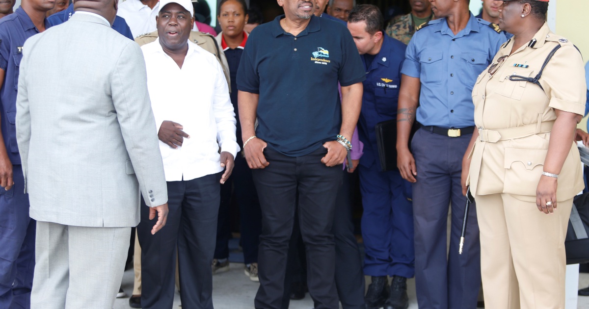 Премьер-министр Багамских островов признал поражение в опросах, омраченных COVID-19